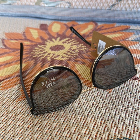 Vans Summer Holiday UV Protect Shades Sunglasses
NWT - Picture 5 of 16